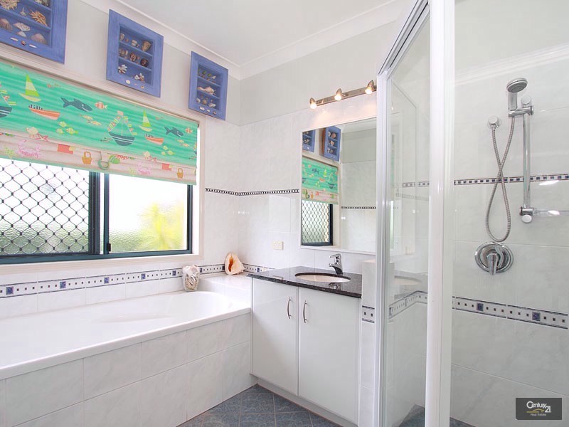 9 Pinehurst Court, Albany Creek QLD 4035