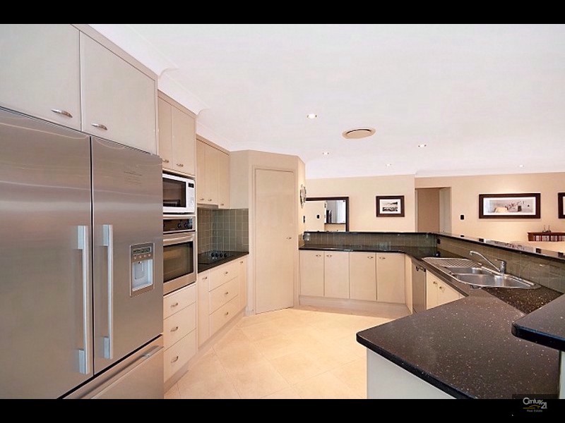 2 Quandong Crescent, Arana Hills QLD 4054