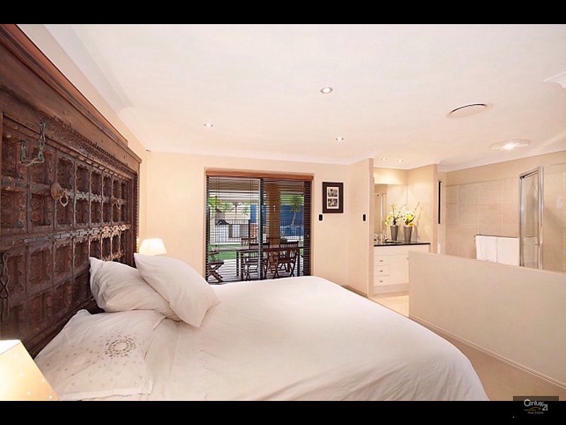 2 Quandong Crescent, Arana Hills QLD 4054