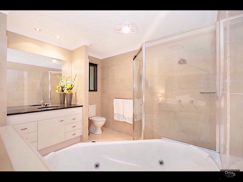 2 Quandong Crescent, Arana Hills QLD 4054