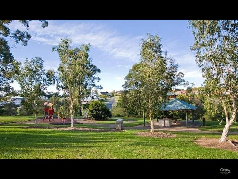 7 Amorosa Court, Eatons Hill QLD 4037