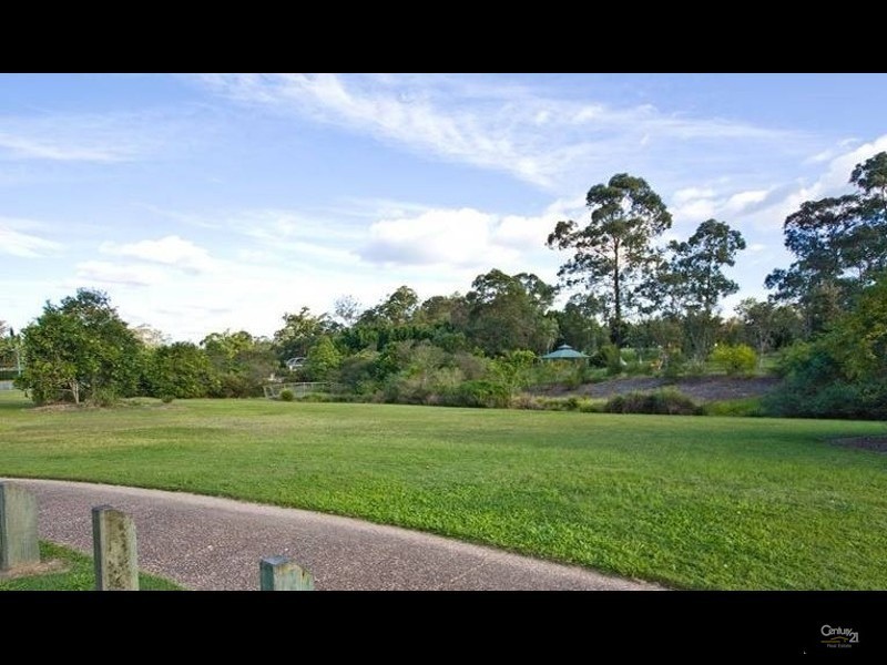 7 Amorosa Court, Eatons Hill QLD 4037