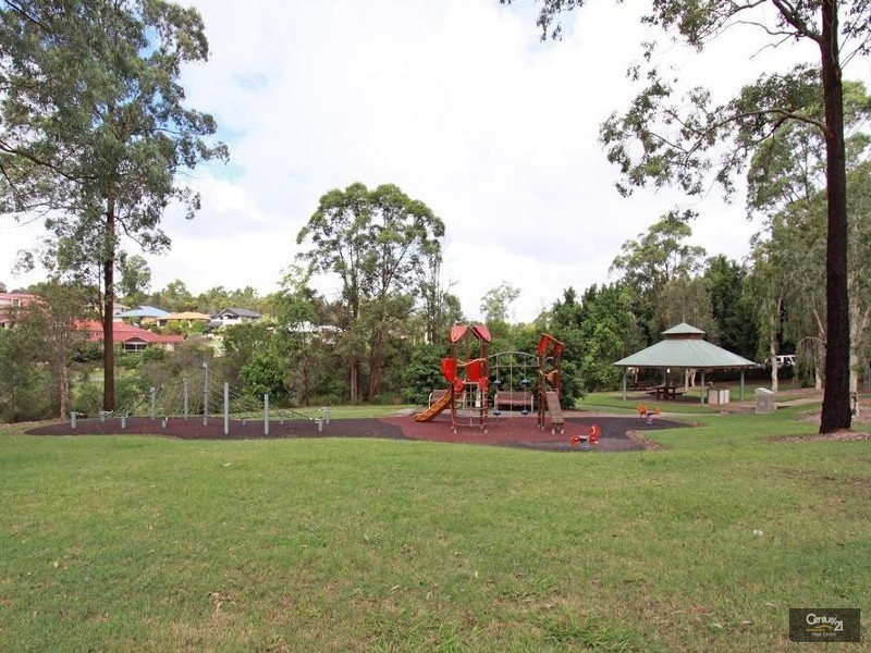 7 Amorosa Court, Eatons Hill QLD 4037