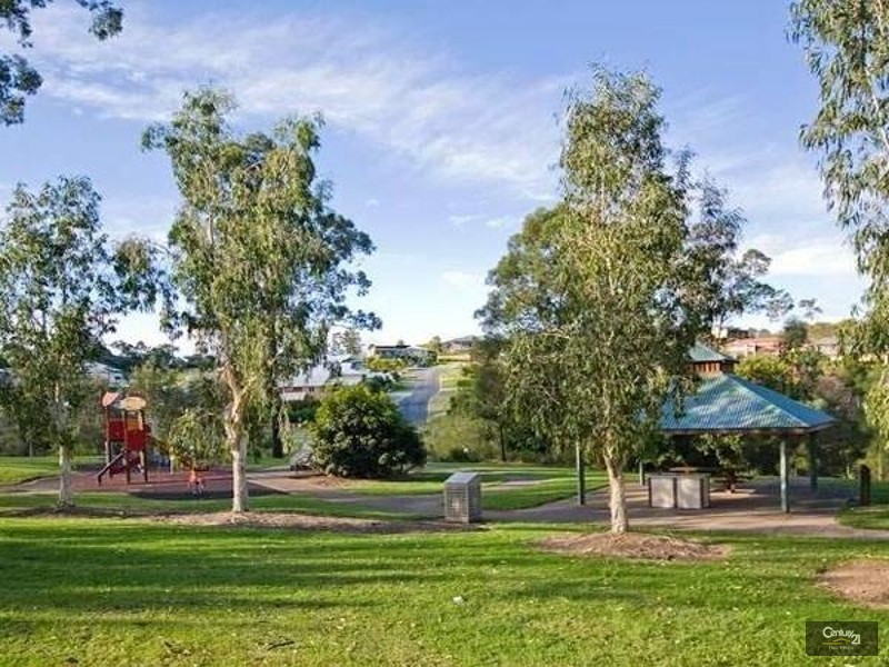 31 Brigadoon Crescent, Eatons Hill QLD 4037