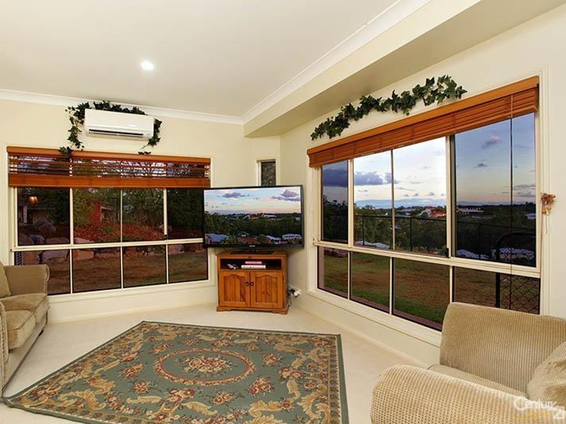 1 Tipuana Place, Cashmere QLD 4500