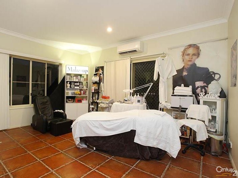 1 Tipuana Place, Cashmere QLD 4500