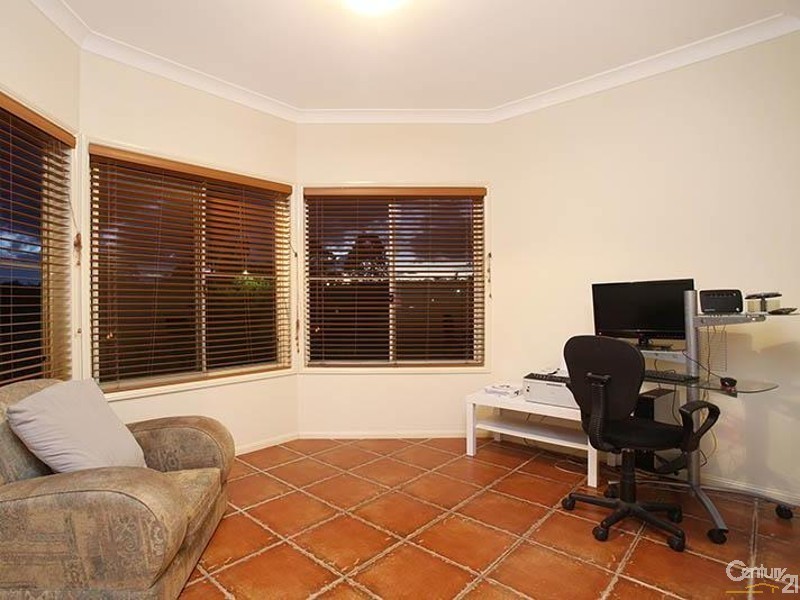 1 Tipuana Place, Cashmere QLD 4500