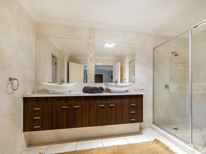 16 Alberic Court, Eatons Hill QLD 4037