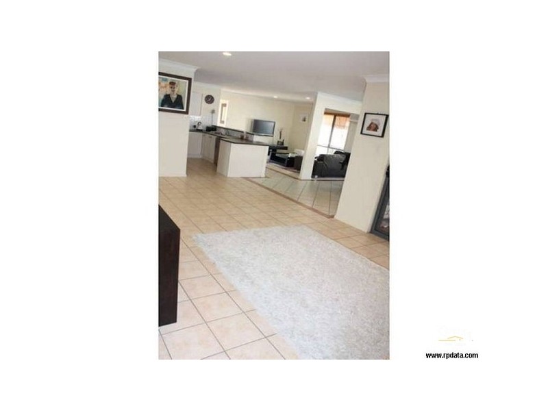 17 Manor Crescent, Wakerley QLD 4154