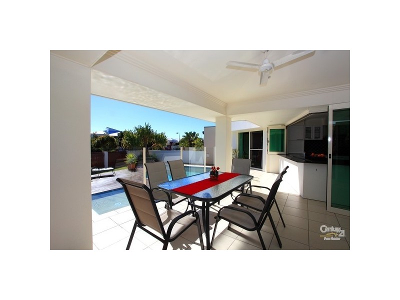 1 Parsons Bank Dve, Twin Waters QLD 4564