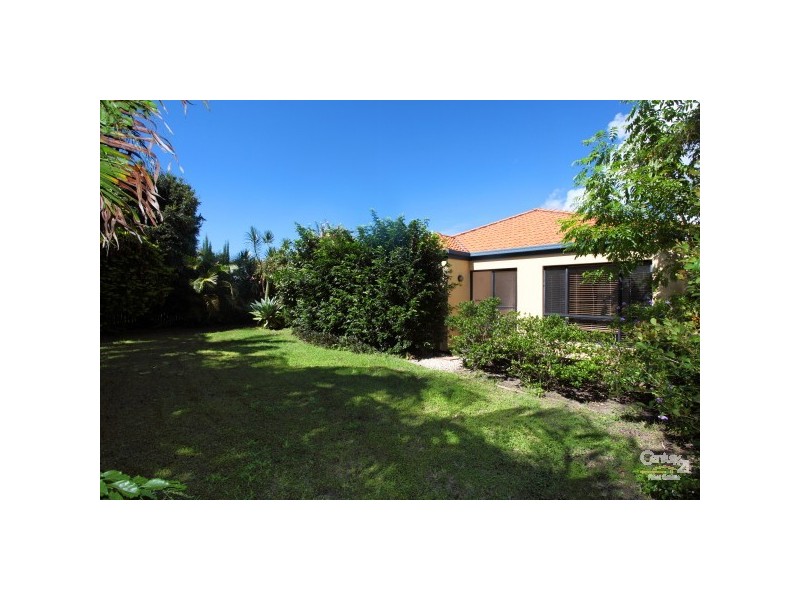 16 Barcoola Place, Twin Waters QLD 4564