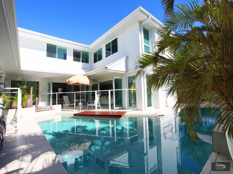 32 Stillwater Drive, Twin Waters QLD 4564