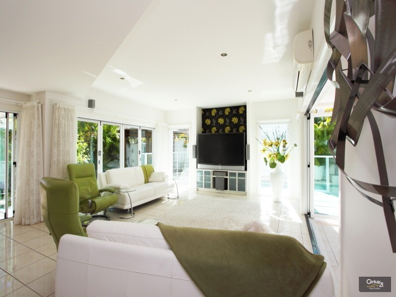 32 Stillwater Drive, Twin Waters QLD 4564