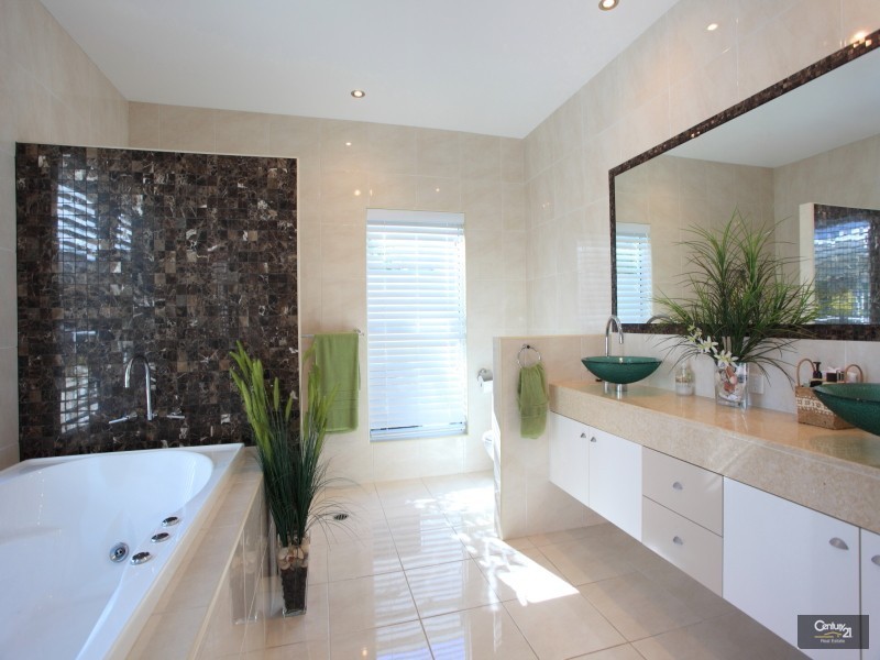 32 Stillwater Drive, Twin Waters QLD 4564