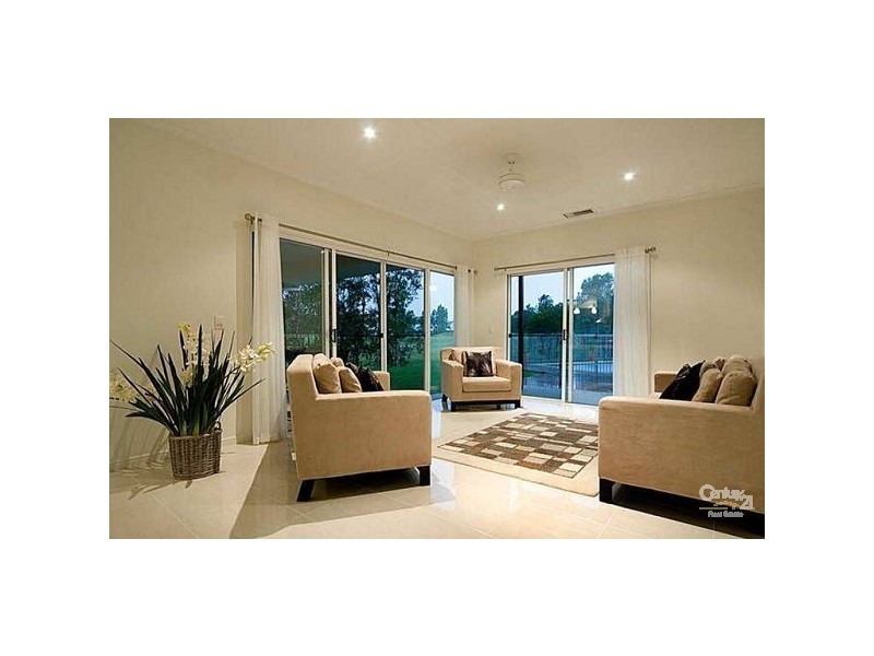 33 Hetherington Drive, Twin Waters QLD 4564