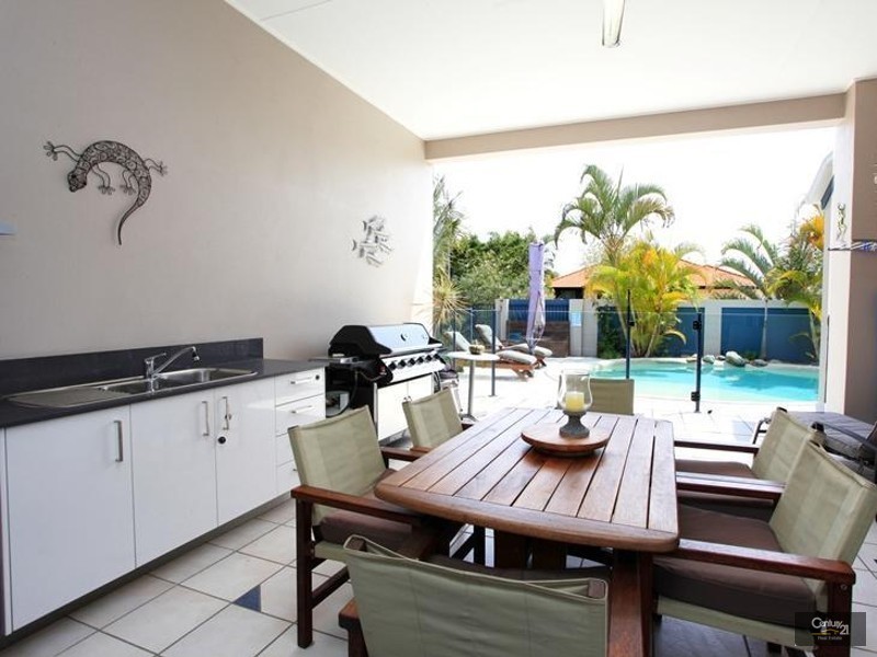 50 Prestwick Drive, Twin Waters QLD 4564