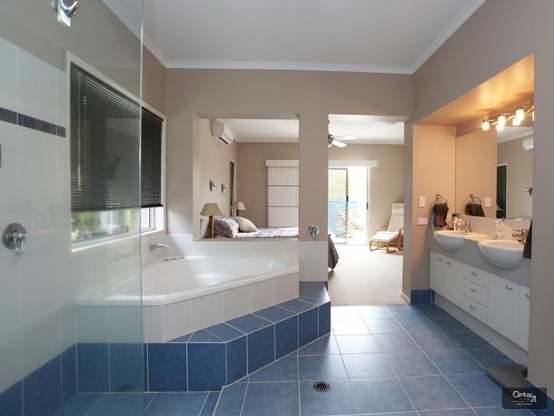 50 Prestwick Drive, Twin Waters QLD 4564