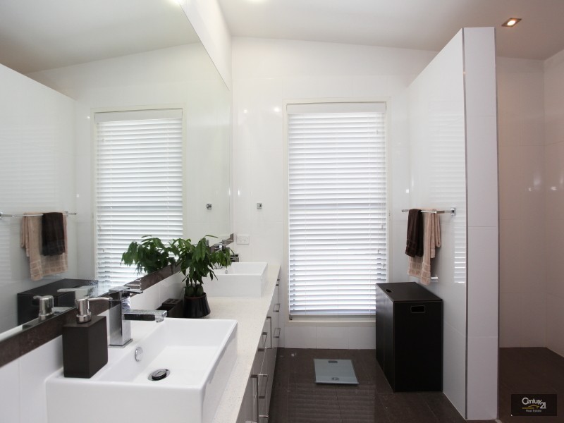 18 Waterline Close, Mount Coolum QLD 4573