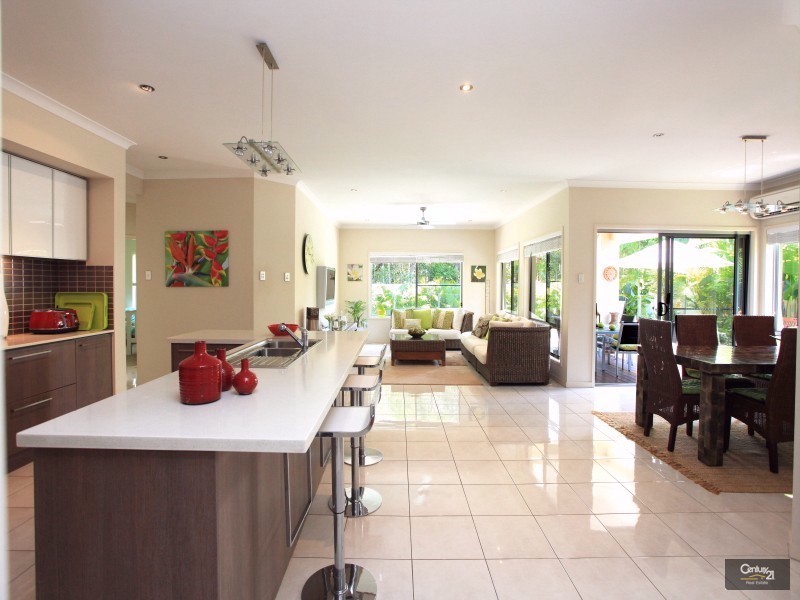 2 Veerings Crescent, Twin Waters QLD 4564