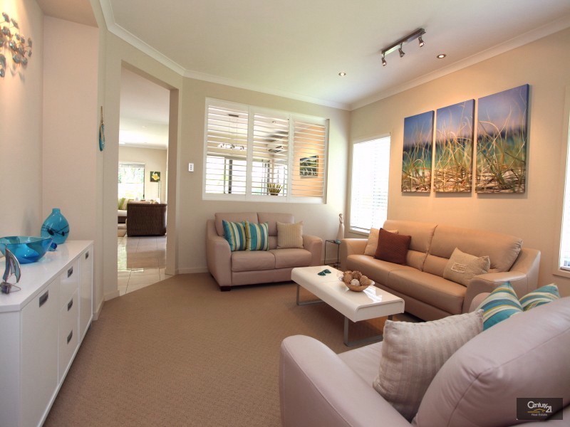 2 Veerings Crescent, Twin Waters QLD 4564