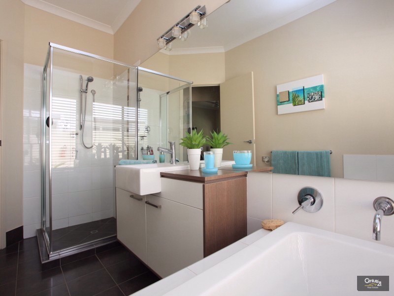 2 Veerings Crescent, Twin Waters QLD 4564