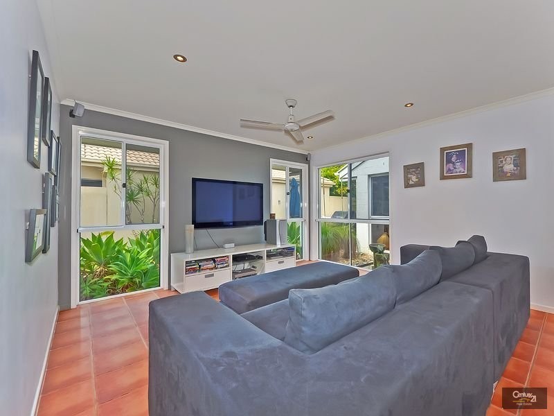 24 Baker Finch Place, Twin Waters QLD 4564