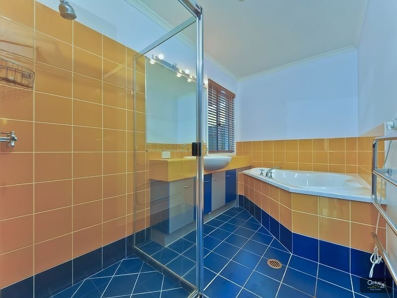 24 Baker Finch Place, Twin Waters QLD 4564