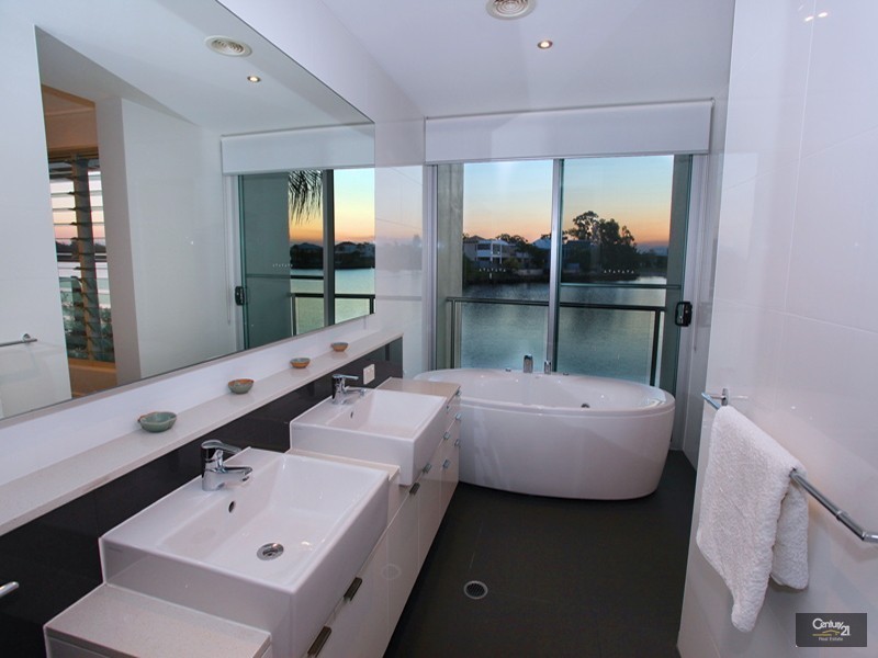 27/20 Anchorage Circuit, Twin Waters QLD 4564