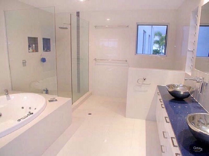 7 River Edge Court, Twin Waters QLD 4564