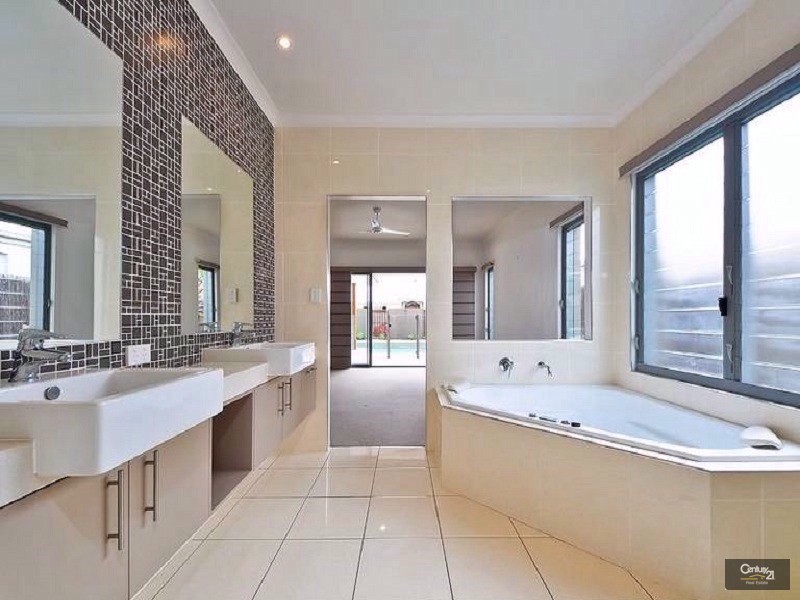 2  Moorings Circuit, Twin Waters QLD 4564