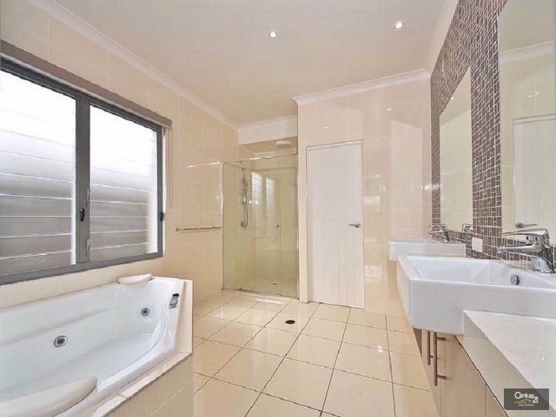 2  Moorings Circuit, Twin Waters QLD 4564