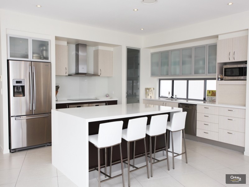 12 Waterfront Court, Twin Waters QLD 4564