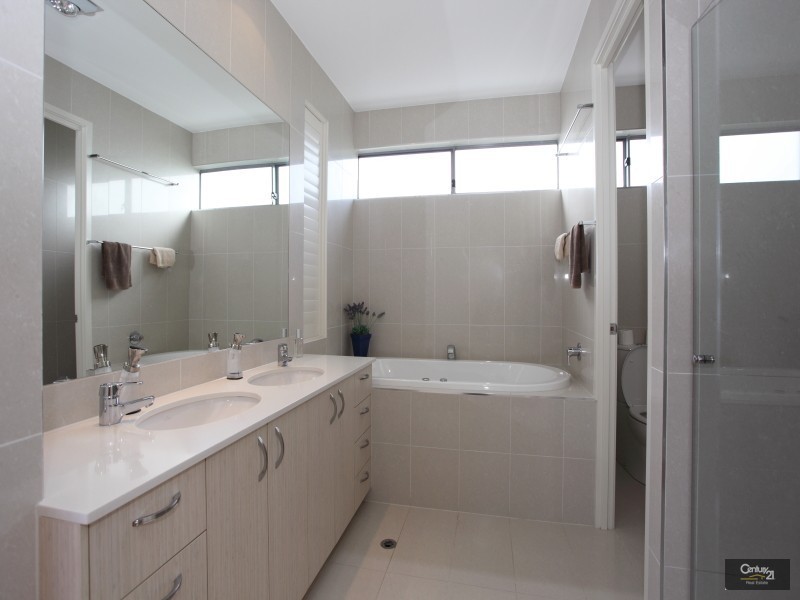 12 Waterfront Court, Twin Waters QLD 4564