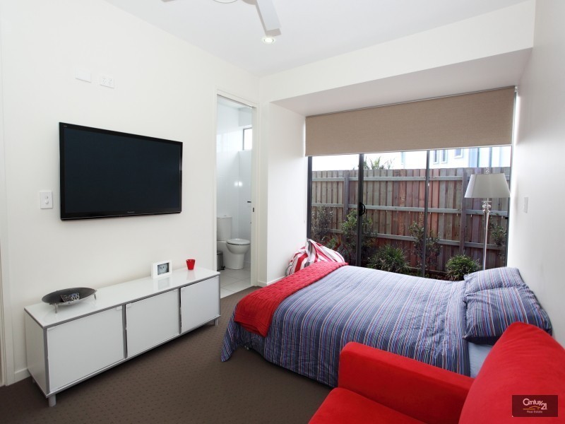 12 Waterfront Court, Twin Waters QLD 4564