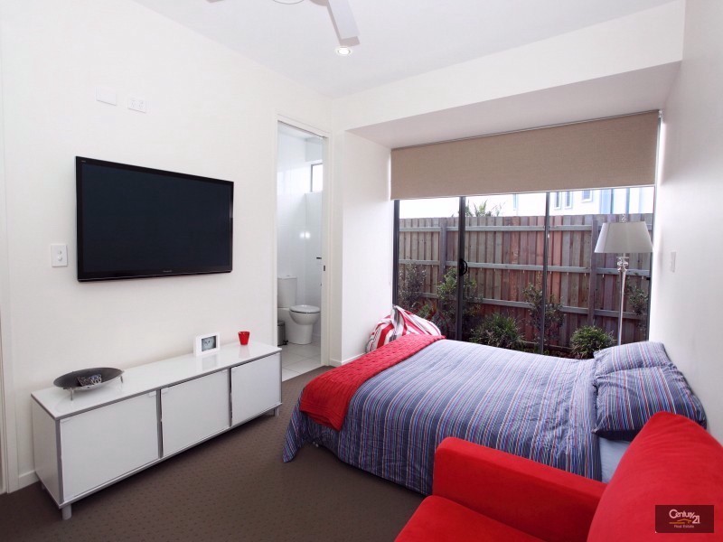 12 Waterfront Court, Twin Waters QLD 4564