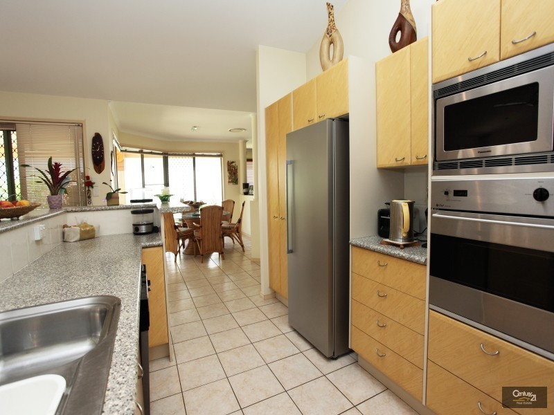 7  Watergum Place, Twin Waters QLD 4564