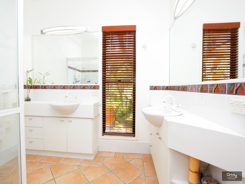 4 Watergum Place, Twin Waters QLD 4564