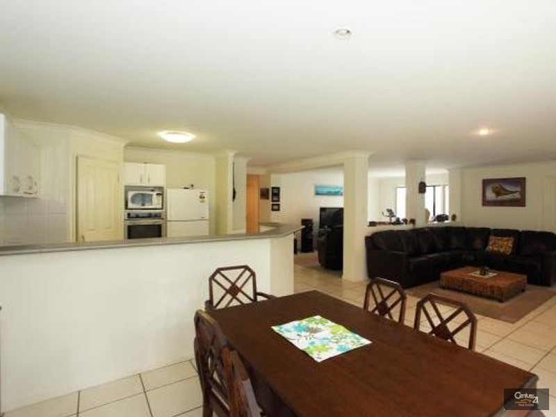 8 Veerings Crescent, Twin Waters QLD 4564