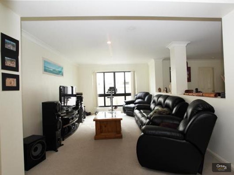 8 Veerings Crescent, Twin Waters QLD 4564