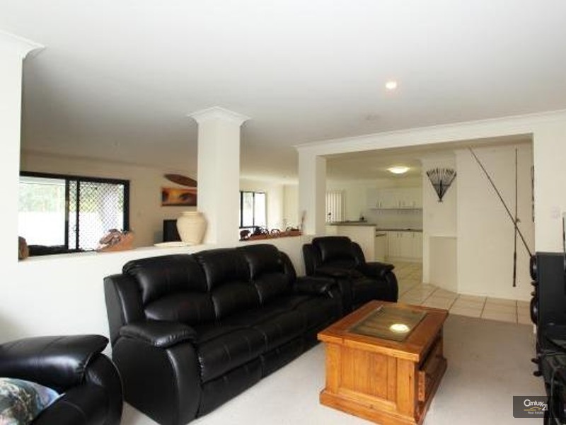 8 Veerings Crescent, Twin Waters QLD 4564