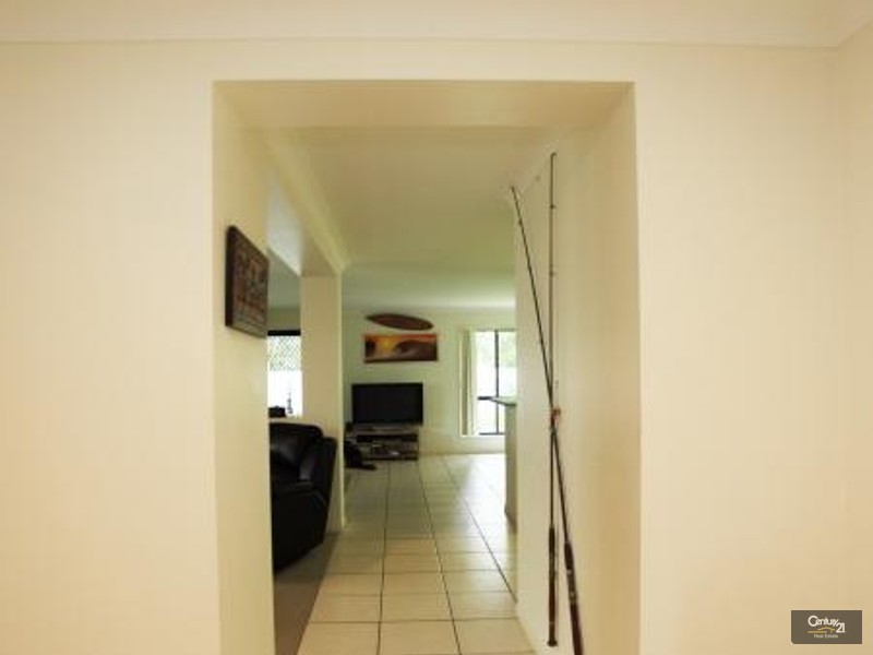 8 Veerings Crescent, Twin Waters QLD 4564