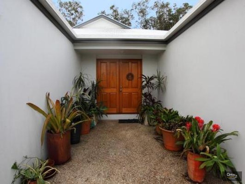 8 Veerings Crescent, Twin Waters QLD 4564