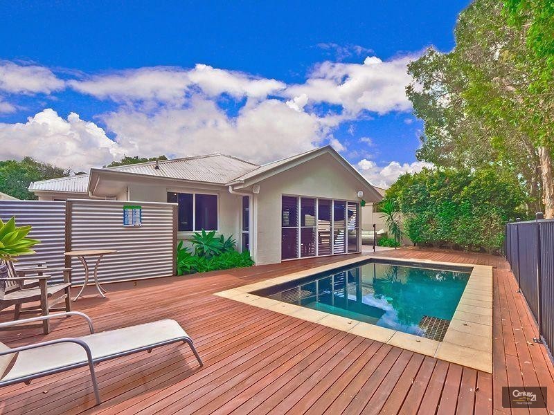 24 Baker Finch Place, Twin Waters QLD 4564