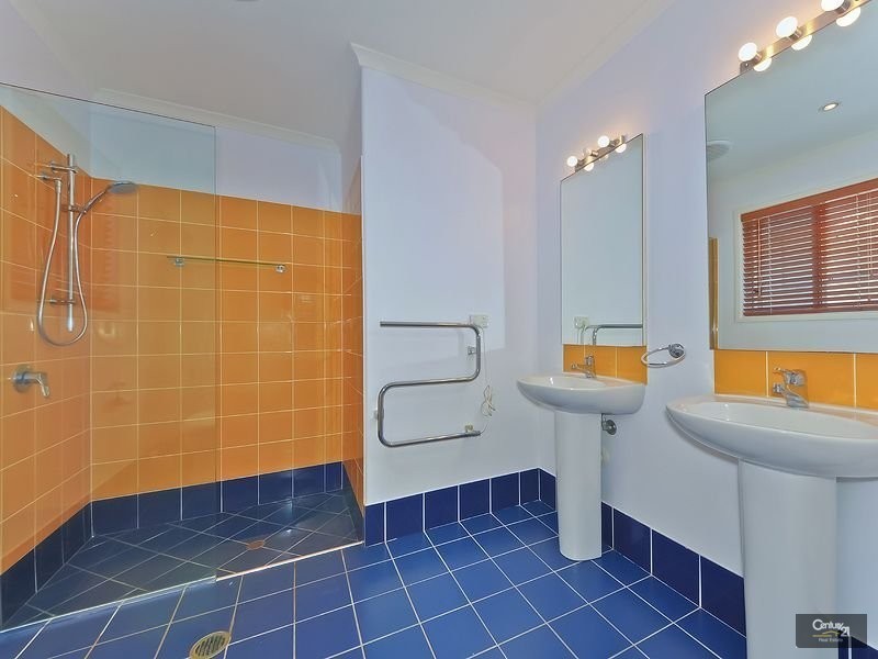 24 Baker Finch Place, Twin Waters QLD 4564