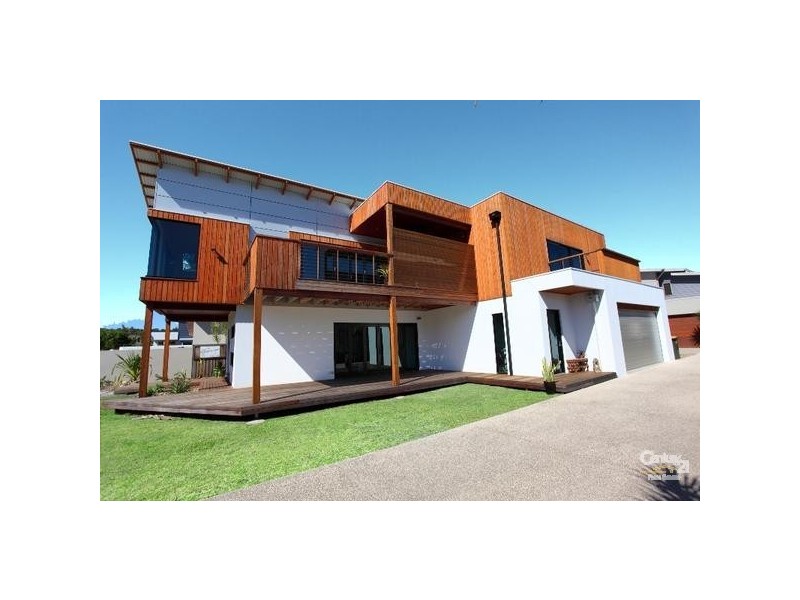 18 Boardrider Crescent, Mount Coolum QLD 4573