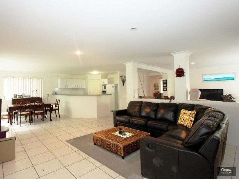 8 Veerings Crescent, Twin Waters QLD 4564