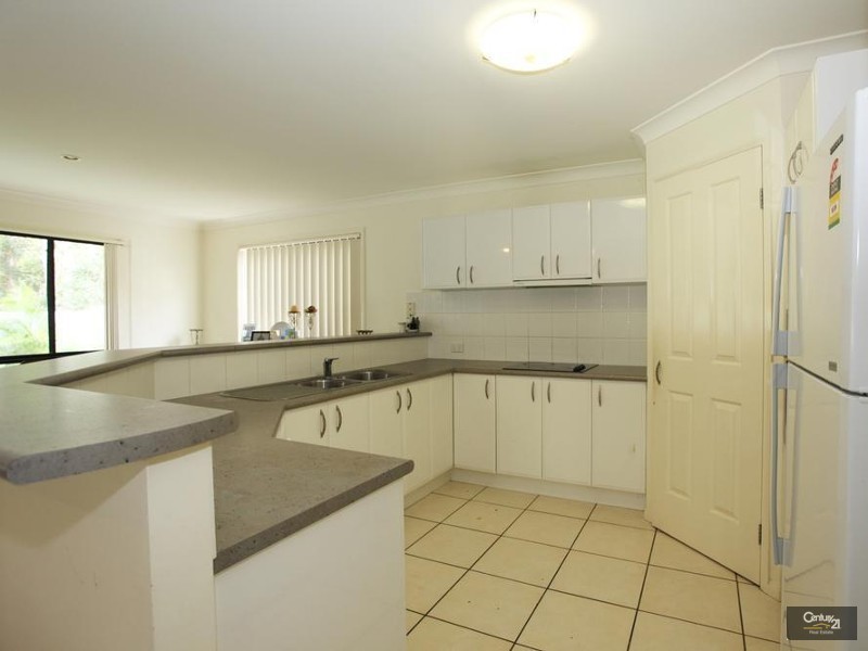 8 Veerings Crescent, Twin Waters QLD 4564