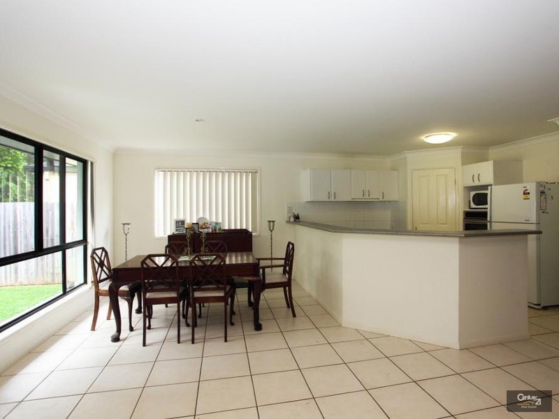 8 Veerings Crescent, Twin Waters QLD 4564