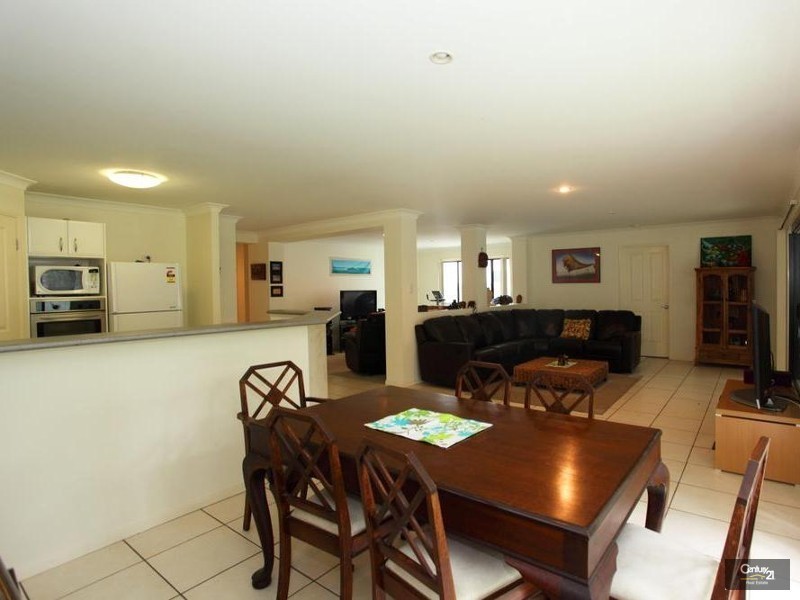 8 Veerings Crescent, Twin Waters QLD 4564