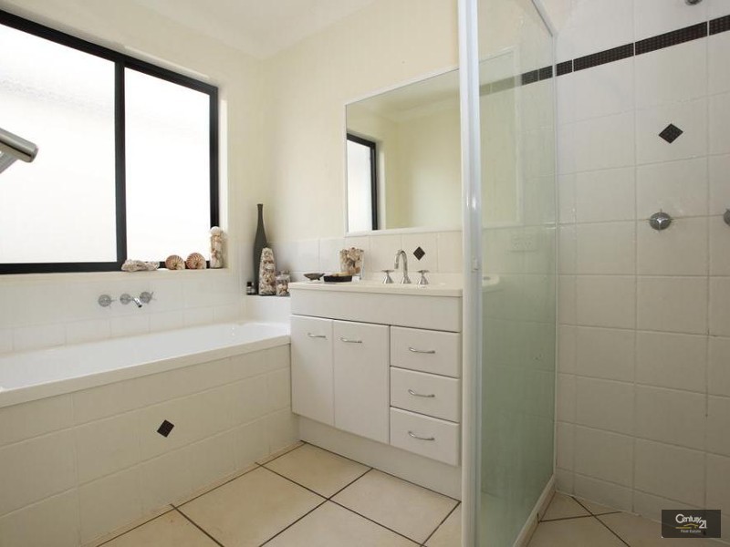 8 Veerings Crescent, Twin Waters QLD 4564